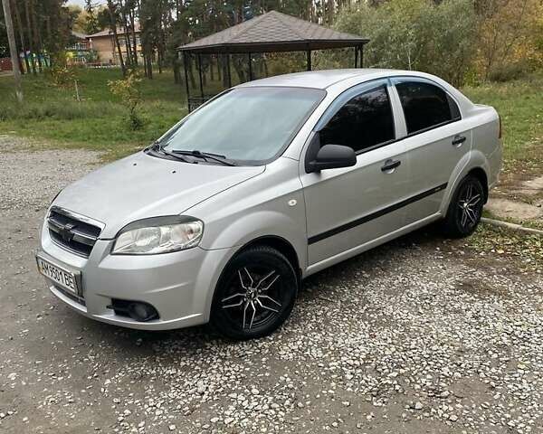 Серый Шевроле Авео, объемом двигателя 1.5 л и пробегом 235 тыс. км за 3900 $, фото 1 на Automoto.ua