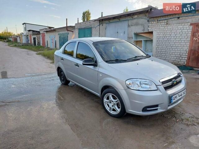Серый Шевроле Авео, объемом двигателя 1.5 л и пробегом 204 тыс. км за 3200 $, фото 1 на Automoto.ua