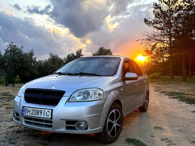 Сірий Шевроле Авео, об'ємом двигуна 1.5 л та пробігом 199 тис. км за 3200 $, фото 1 на Automoto.ua