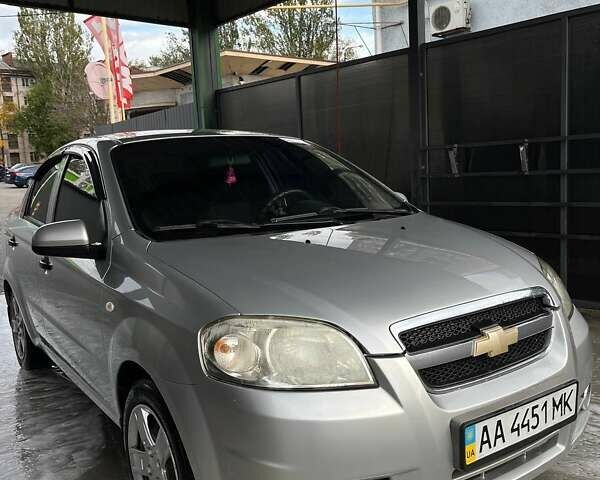 Серый Шевроле Авео, объемом двигателя 1.5 л и пробегом 203 тыс. км за 3800 $, фото 1 на Automoto.ua