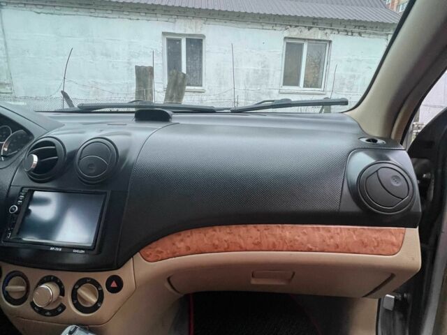 Сірий Шевроле Авео, об'ємом двигуна 1.6 л та пробігом 353 тис. км за 4000 $, фото 17 на Automoto.ua