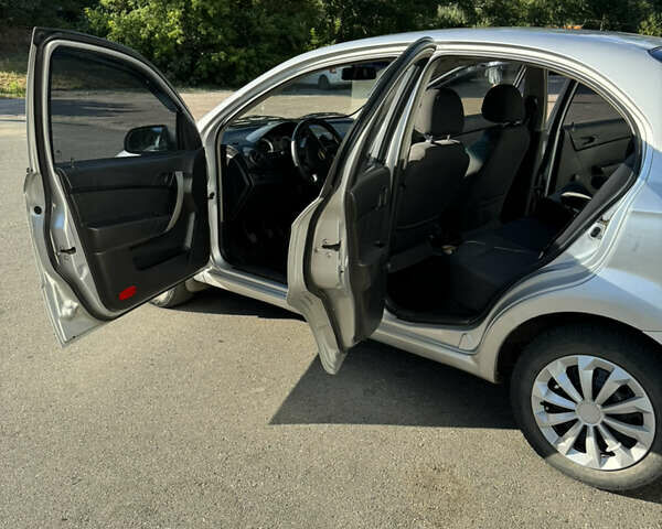 Серый Шевроле Авео, объемом двигателя 1.5 л и пробегом 214 тыс. км за 3300 $, фото 22 на Automoto.ua