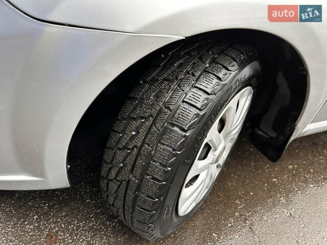 Серый Шевроле Авео, объемом двигателя 1.5 л и пробегом 257 тыс. км за 3500 $, фото 13 на Automoto.ua