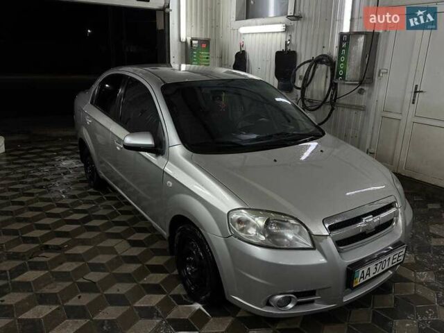 Серый Шевроле Авео, объемом двигателя 1.6 л и пробегом 240 тыс. км за 3100 $, фото 1 на Automoto.ua
