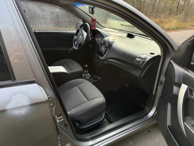 Сірий Шевроле Авео, об'ємом двигуна 1.5 л та пробігом 420 тис. км за 1800 $, фото 11 на Automoto.ua