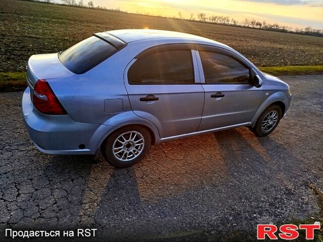 Серый Шевроле Авео, объемом двигателя 1.5 л и пробегом 200 тыс. км за 3400 $, фото 2 на Automoto.ua