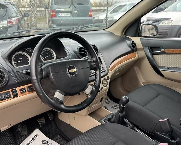 Серый Шевроле Авео, объемом двигателя 1.6 л и пробегом 308 тыс. км за 3700 $, фото 11 на Automoto.ua