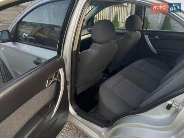 Серый Шевроле Авео, объемом двигателя 1.5 л и пробегом 275 тыс. км за 5000 $, фото 1 на Automoto.ua