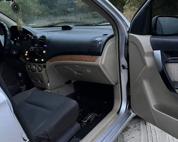 Серый Шевроле Авео, объемом двигателя 1.6 л и пробегом 350 тыс. км за 3600 $, фото 17 на Automoto.ua
