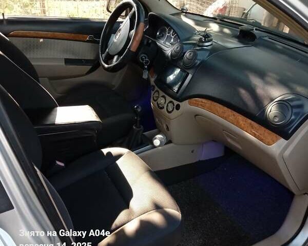 Серый Шевроле Авео, объемом двигателя 1.6 л и пробегом 267 тыс. км за 3000 $, фото 3 на Automoto.ua