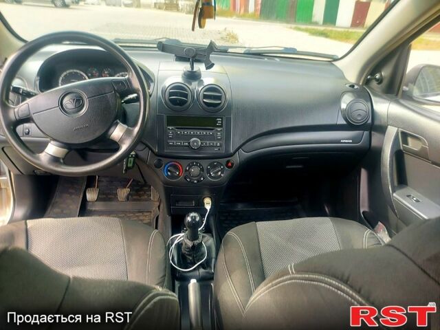 Серый Шевроле Авео, объемом двигателя 1.2 л и пробегом 350 тыс. км за 3200 $, фото 2 на Automoto.ua