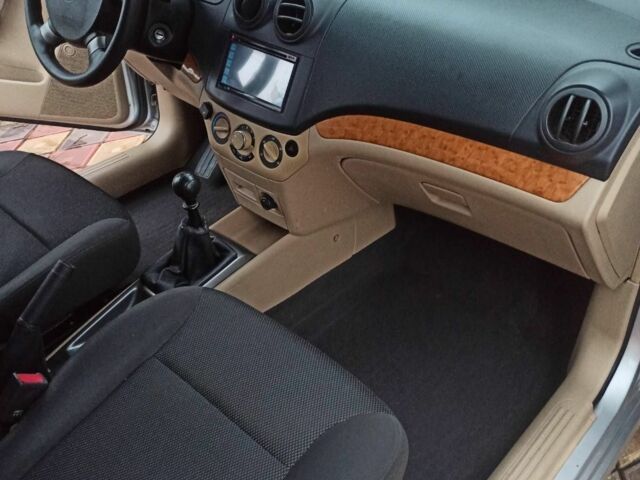 Серый Шевроле Авео, объемом двигателя 1.6 л и пробегом 186 тыс. км за 5000 $, фото 5 на Automoto.ua