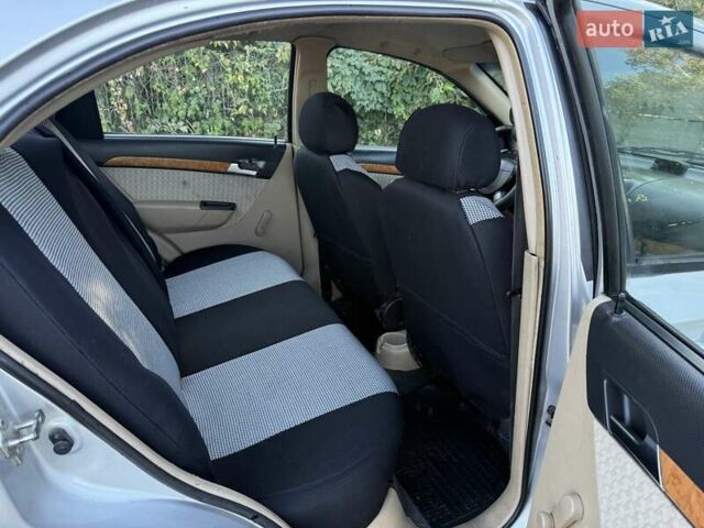 Серый Шевроле Авео, объемом двигателя 1.6 л и пробегом 178 тыс. км за 2900 $, фото 6 на Automoto.ua