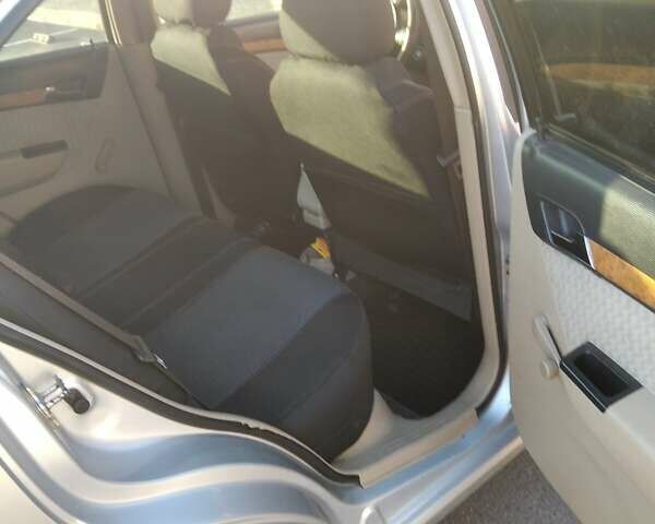 Серый Шевроле Авео, объемом двигателя 1.6 л и пробегом 225 тыс. км за 3700 $, фото 3 на Automoto.ua