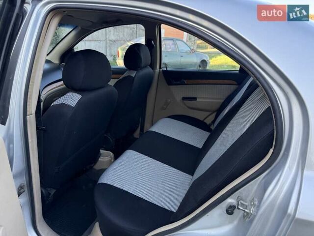 Серый Шевроле Авео, объемом двигателя 1.6 л и пробегом 178 тыс. км за 2900 $, фото 5 на Automoto.ua
