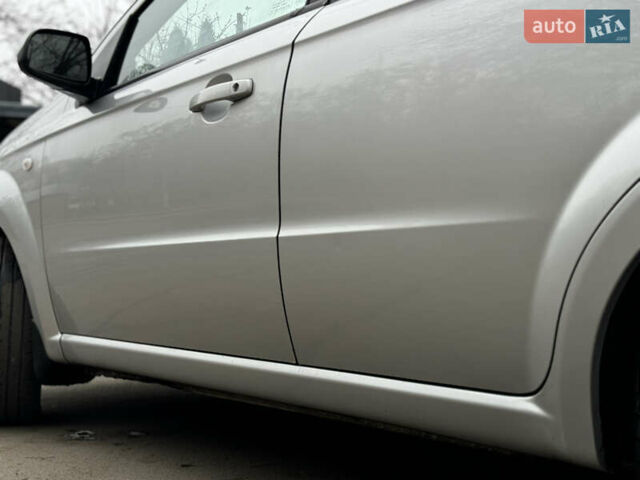 Серый Шевроле Авео, объемом двигателя 1.6 л и пробегом 175 тыс. км за 4350 $, фото 13 на Automoto.ua