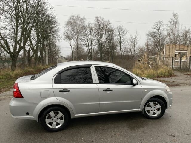 Серый Шевроле Авео, объемом двигателя 1.5 л и пробегом 300 тыс. км за 2750 $, фото 2 на Automoto.ua