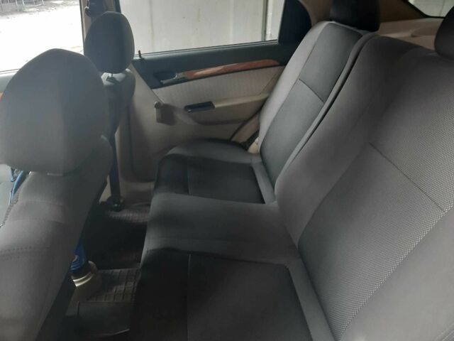 Серый Шевроле Авео, объемом двигателя 1.6 л и пробегом 170 тыс. км за 5500 $, фото 4 на Automoto.ua