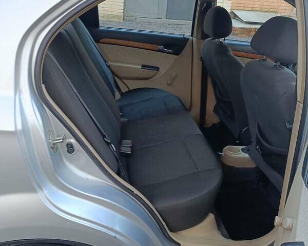 Серый Шевроле Авео, объемом двигателя 1.6 л и пробегом 275 тыс. км за 3500 $, фото 2 на Automoto.ua