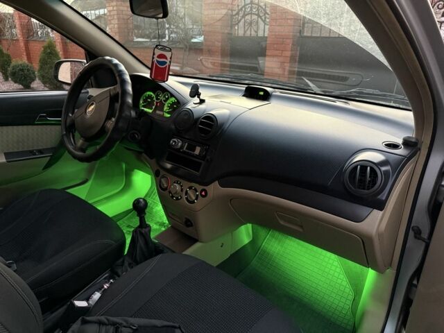 Серый Шевроле Авео, объемом двигателя 1.6 л и пробегом 250 тыс. км за 3100 $, фото 7 на Automoto.ua