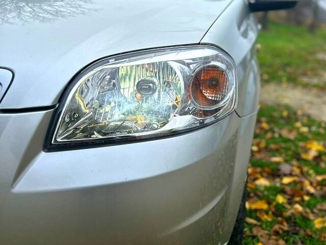 Серый Шевроле Авео, объемом двигателя 1.6 л и пробегом 171 тыс. км за 3500 $, фото 2 на Automoto.ua