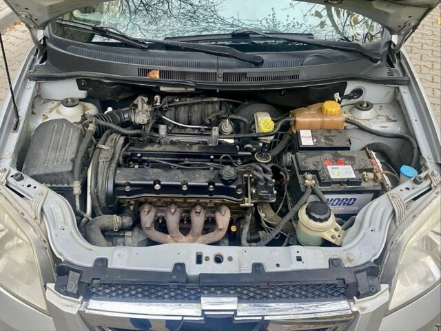 Сірий Шевроле Авео, об'ємом двигуна 1.6 л та пробігом 265 тис. км за 3200 $, фото 5 на Automoto.ua