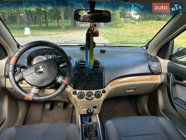 Серый Шевроле Авео, объемом двигателя 1.6 л и пробегом 237 тыс. км за 3800 $, фото 5 на Automoto.ua