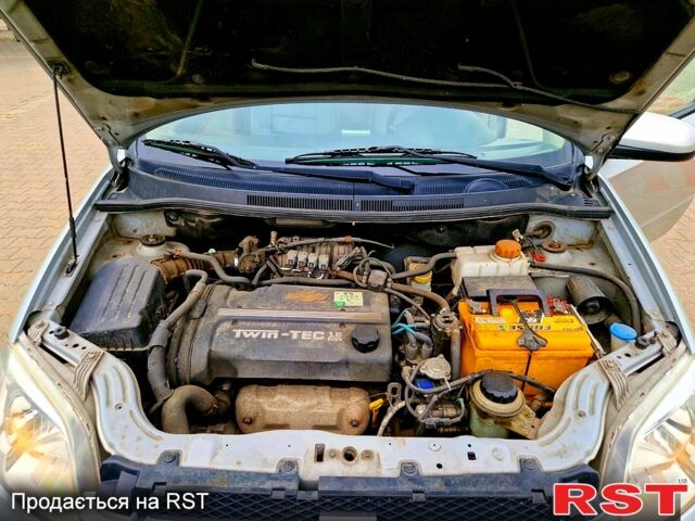 Сірий Шевроле Авео, об'ємом двигуна 1.6 л та пробігом 220 тис. км за 4200 $, фото 13 на Automoto.ua