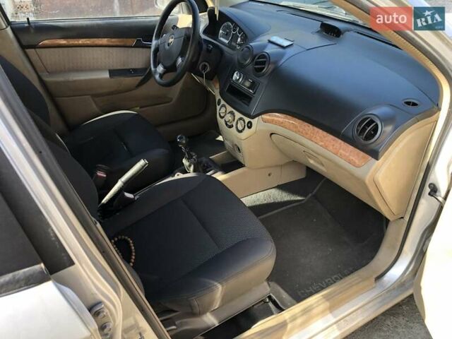 Серый Шевроле Авео, объемом двигателя 1.6 л и пробегом 355 тыс. км за 2900 $, фото 5 на Automoto.ua