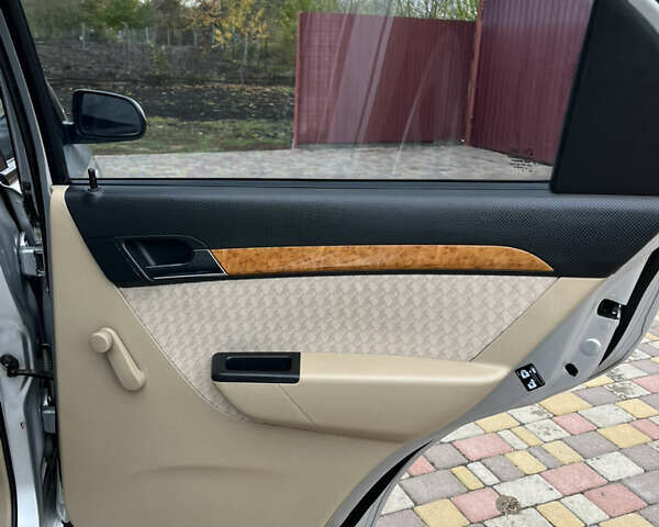 Шевроле Авео 2008 у Хороле на Automoto.ua Сірий Шевроле Авео, об'ємом двигуна 1.6 л та пробігом 163 тис. км за 5550 $, фото 42 на Automoto.ua
