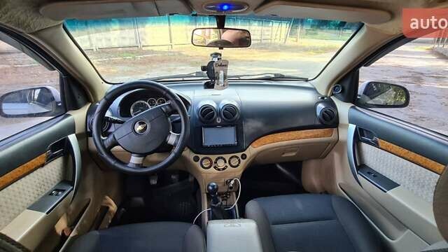 Серый Шевроле Авео, объемом двигателя 1.6 л и пробегом 350 тыс. км за 3900 $, фото 2 на Automoto.ua