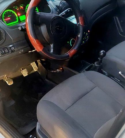 Серый Шевроле Авео, объемом двигателя 1.5 л и пробегом 210 тыс. км за 3700 $, фото 5 на Automoto.ua