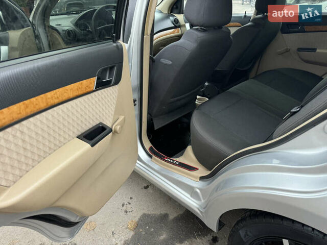 Серый Шевроле Авео, объемом двигателя 1.6 л и пробегом 175 тыс. км за 4350 $, фото 32 на Automoto.ua
