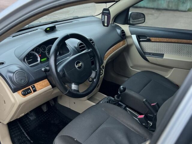 Серый Шевроле Авео, объемом двигателя 1.6 л и пробегом 213 тыс. км за 3700 $, фото 7 на Automoto.ua