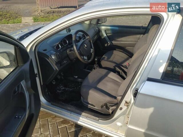 Сірий Шевроле Авео, об'ємом двигуна 1.5 л та пробігом 160 тис. км за 3200 $, фото 1 на Automoto.ua