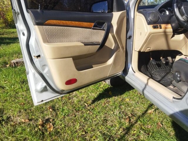 Серый Шевроле Авео, объемом двигателя 1.6 л и пробегом 230 тыс. км за 3400 $, фото 7 на Automoto.ua