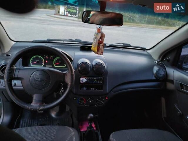 Серый Шевроле Авео, объемом двигателя 1.5 л и пробегом 220 тыс. км за 3650 $, фото 1 на Automoto.ua