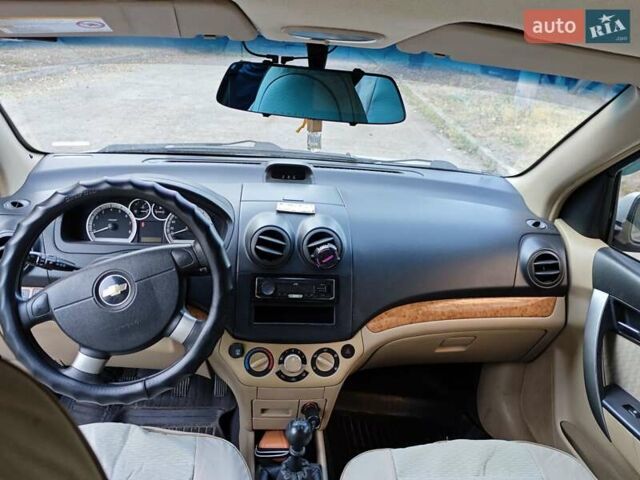 Серый Шевроле Авео, объемом двигателя 1.6 л и пробегом 142 тыс. км за 3850 $, фото 3 на Automoto.ua
