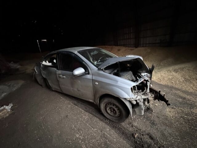 Серый Шевроле Авео, объемом двигателя 1.6 л и пробегом 300 тыс. км за 2000 $, фото 6 на Automoto.ua