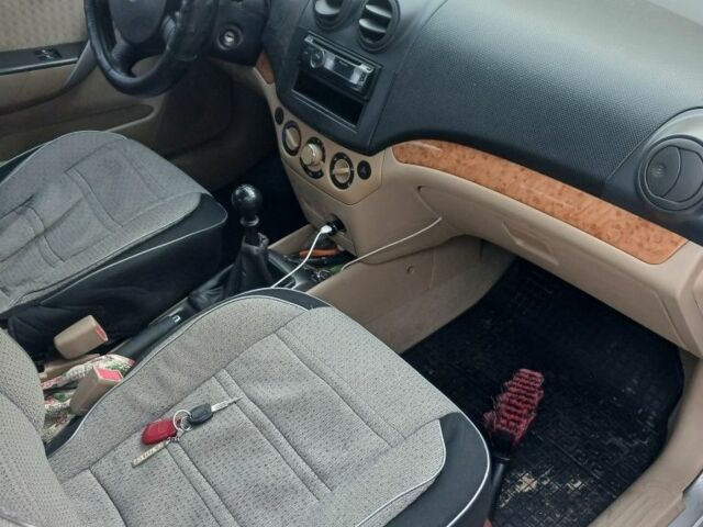 Серый Шевроле Авео, объемом двигателя 1 л и пробегом 211 тыс. км за 3400 $, фото 5 на Automoto.ua