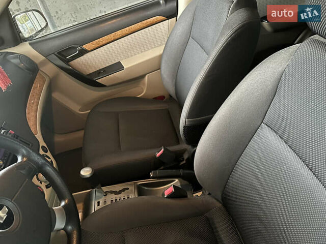 Серый Шевроле Авео, объемом двигателя 1.6 л и пробегом 192 тыс. км за 4000 $, фото 5 на Automoto.ua