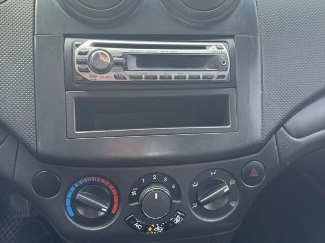 Серый Шевроле Авео, объемом двигателя 1.5 л и пробегом 260 тыс. км за 3700 $, фото 7 на Automoto.ua