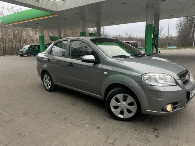 Серый Шевроле Авео, объемом двигателя 1.5 л и пробегом 154 тыс. км за 4800 $, фото 2 на Automoto.ua
