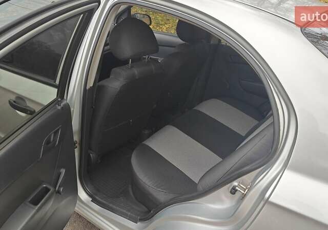 Серый Шевроле Авео, объемом двигателя 1.5 л и пробегом 210 тыс. км за 4000 $, фото 2 на Automoto.ua
