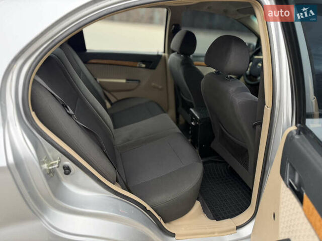 Серый Шевроле Авео, объемом двигателя 1.6 л и пробегом 240 тыс. км за 3200 $, фото 11 на Automoto.ua