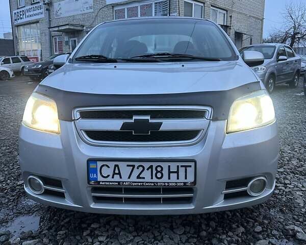 Серый Шевроле Авео, объемом двигателя 1.6 л и пробегом 308 тыс. км за 3700 $, фото 2 на Automoto.ua