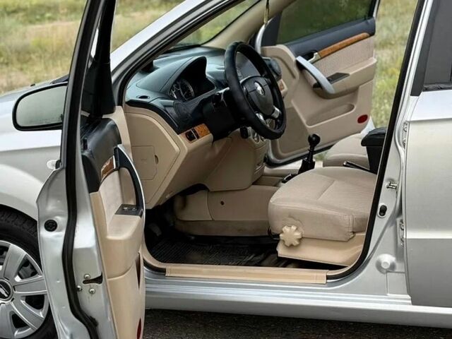 Серый Шевроле Авео, объемом двигателя 1.6 л и пробегом 137 тыс. км за 3999 $, фото 16 на Automoto.ua
