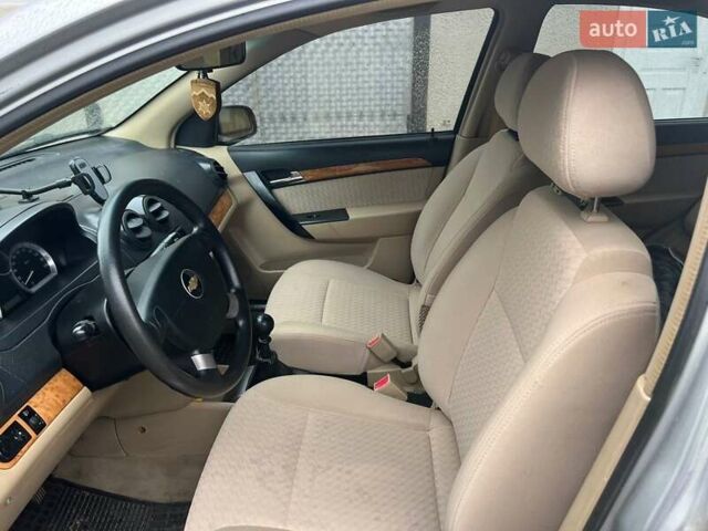 Серый Шевроле Авео, объемом двигателя 1.6 л и пробегом 110 тыс. км за 4500 $, фото 1 на Automoto.ua