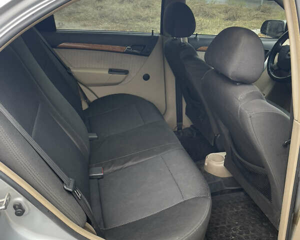 Серый Шевроле Авео, объемом двигателя 1.6 л и пробегом 300 тыс. км за 3300 $, фото 7 на Automoto.ua