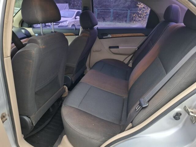 Серый Шевроле Авео, объемом двигателя 1.6 л и пробегом 190 тыс. км за 3999 $, фото 4 на Automoto.ua